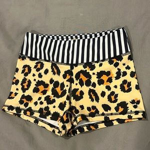 Barbell Cartell shorts - leopard & stripes - size MEDIUM